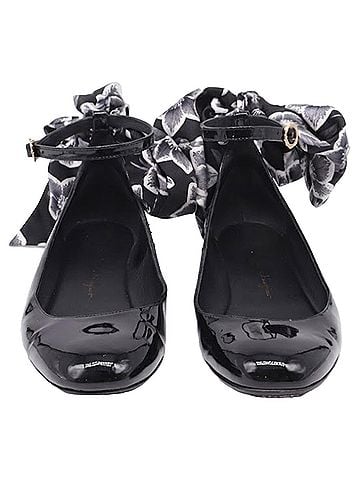 Salvatore Ferragamo Salvatore Ferragamo Cefalu Flats in Black Patent Leather (view 2)