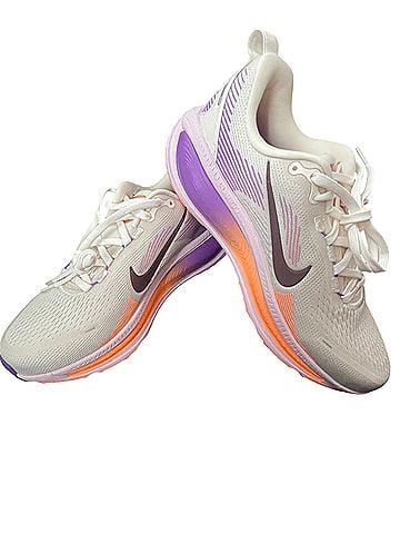 Nike Vomero 18 Sneakers (view 1)