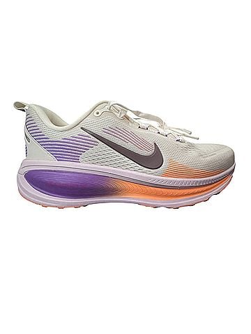Nike Vomero 18 Sneakers (view 2)