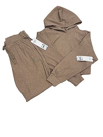 Alo Muse Pullover Hoodie (view 1)