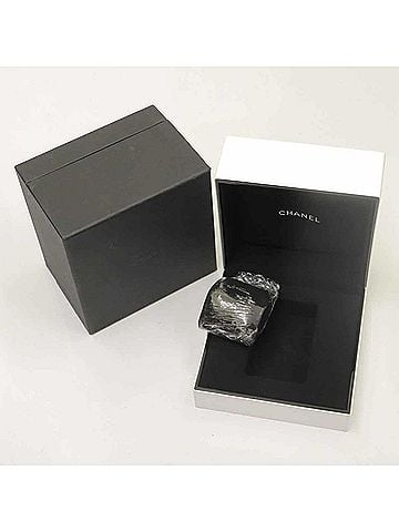 Chanel Chanel J12 29mm H2570 Women's Watch with 8 Diamonds, White Mother-of-Pearl, Ceramic, Quartz Movement (view 2)