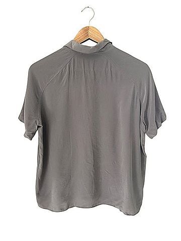 Everlane Silk Short-Sleeve Button-Down Shirt Short Sleeve Button-Down Shirt (view 2)