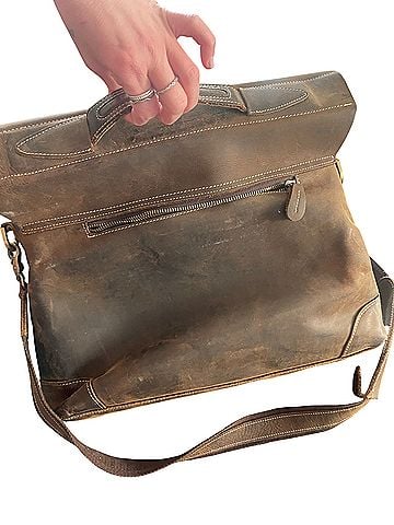 Amazon Basics tidings Leather Laptop Bag (view 2)