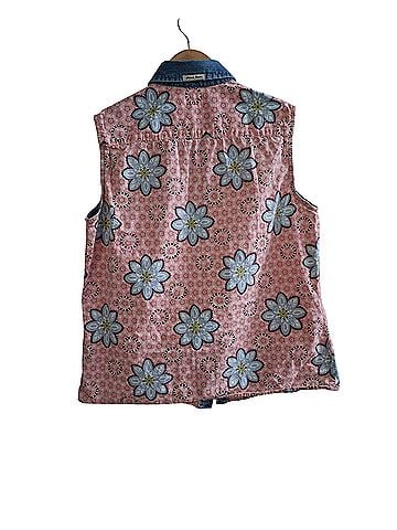 Guess Sleeveless Button-Down Shirt (view 2)