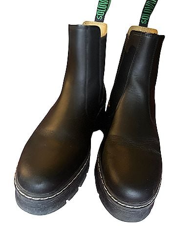 SOLOVAIR Chelsea Platforms Boots (view 1)