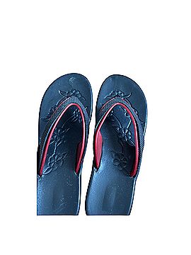 Amazon Basics Flip Flops (view 1)