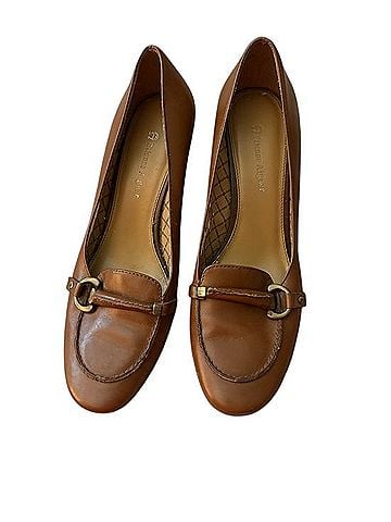 Etienne Aigner Heels (view 1)