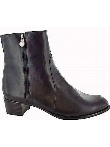 Munro American Women's Linda Booties in Black Leather (view 1)