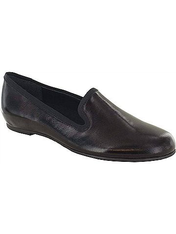 Munro American Women's Jerrie Shoes in Black Crinkle Patent (view 1)