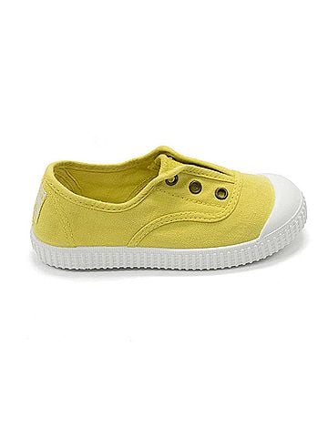 Victoria Girl's 1915 Inglesa Slip-On Canvas Shoes in Maiz (view 1)