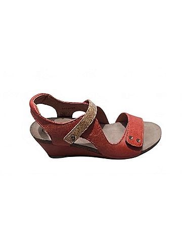 Taos Women's Chrissy Sandal in Red Camel (view 1)