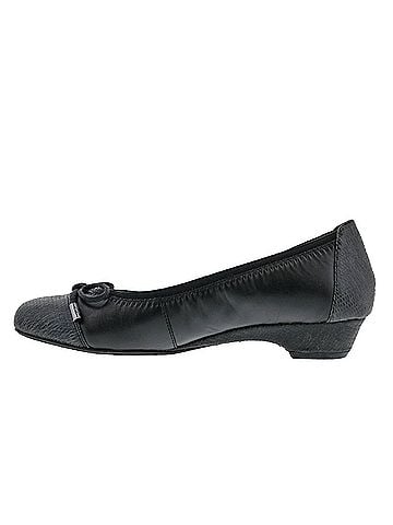 Ros Hommerson Women's Tasha Ballet Flat in Black (view 2)
