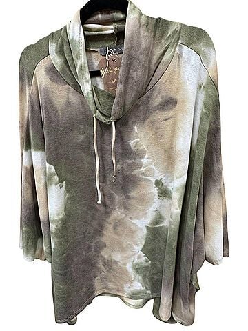 Pixi + Ivy Women's Oversize Tunic Top in Camo (view 2)