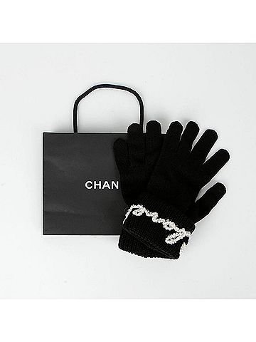 Chanel Pearl Logo Gloves (view 1)