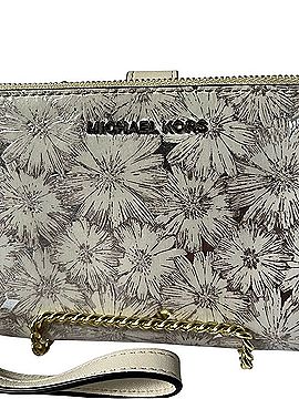 Michael Kors Jet Set Travel Wristlet (view 2)