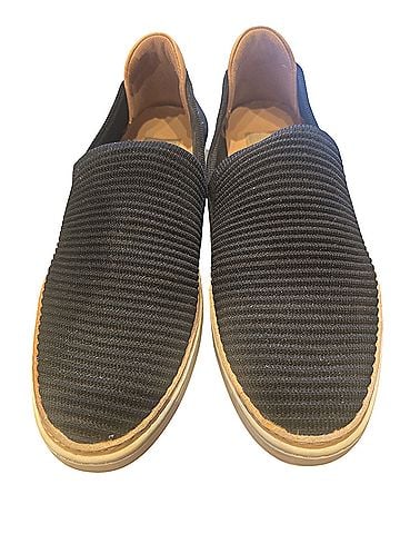 Ugg Flats (view 1)