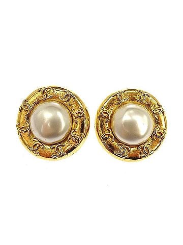 Chanel Vintage Multi Cc Round Clip-On Metal With Faux Pearl Gold Gold_Plated Earrings Jewelry (view 1)