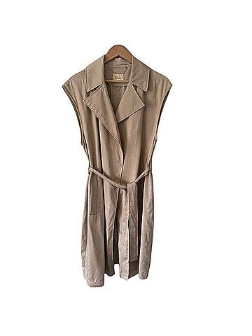 Elie Tahari Trenchcoat (view 1)