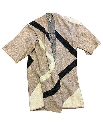 Akemi + Kin Poncho (view 1)