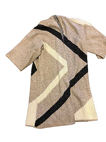 Akemi + Kin Poncho (view 2)