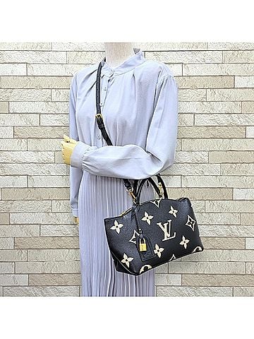 Louis Vuitton Louis Vuitton Petit Palais PM Bicolor Monogram Empreinte Shoulder Bag, Handbag M58913 Black, Women's, LOUIS VUITTON 2-way (view 2)