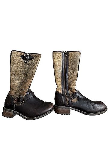 Ugg Boots (view 1)