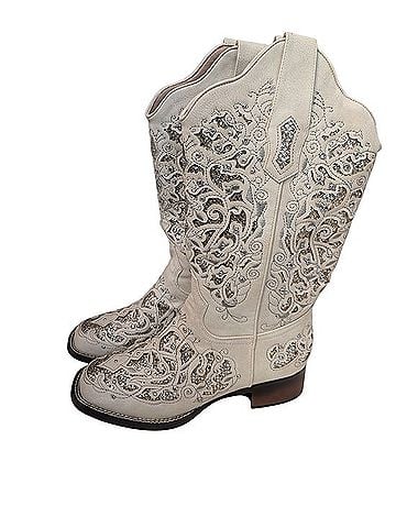 Amazon Essentials Boots (view 1)
