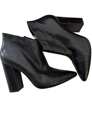 Pour La Victoire Ankle Boots (view 1)