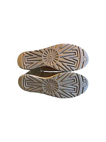 Ugg Australia Classic Femme Short Boots (view 2)