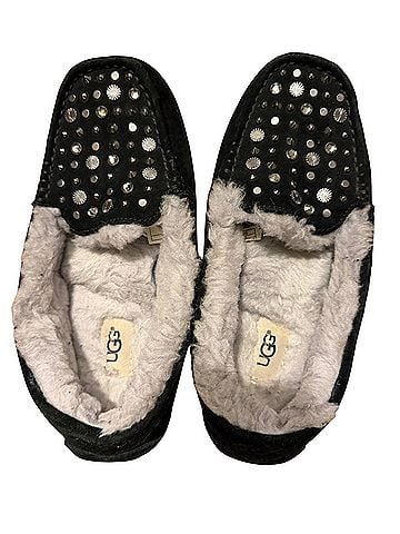 Ugg Flats (view 1)