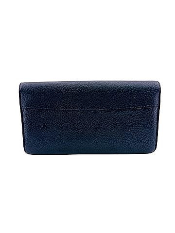 Louis Vuitton LOUIS VUITTON M63739 Portefeuille Capucines Marine Rouge Taurillon Navy Long Wallet for Women - A high-quality long wallet. (view 2)