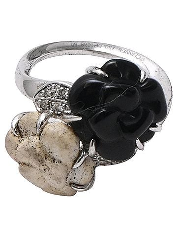 Chanel Chanel Camélia Sculpte Ring in White Gold (view 1)