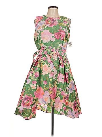 Shoshanna Keegan in kelly green floral Shoshanna Cocktail Dress (view 1)