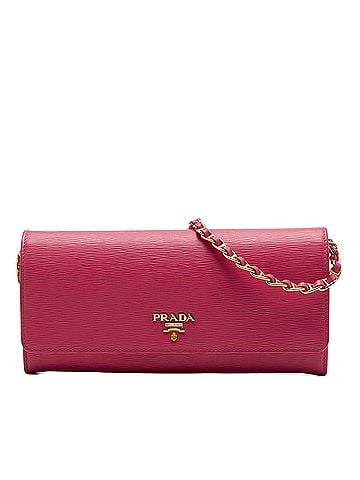 Prada Vitello Move Wallet on Chain (view 1)