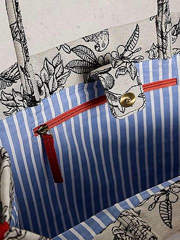 White Stuff Women's Jasmine Jacquard Tote Bag in Ivory Print (view 2)