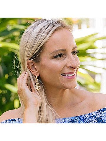 Canvas Women's Monstera Leaf Drop Hoop Earrings in Gold (view 2)