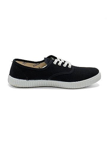 Victoria Women's Inglesa Low Top Canvas Sneakers in Negro (view 1)