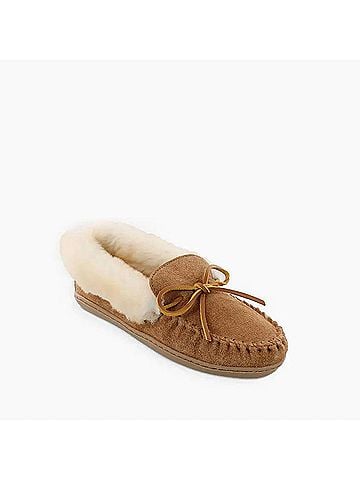 Minnetonka Women's Alpine Sheepskin Moccasins in Golden Tan (view 1)