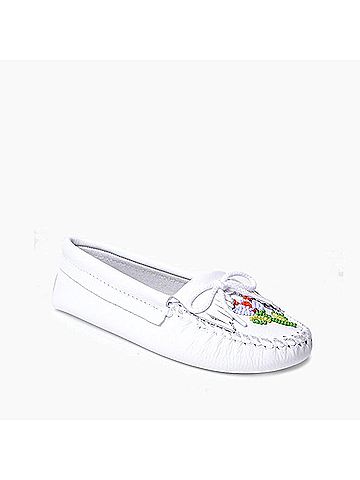Minnetonka Women's Ziigwan Waabigwan Moccasin in White (view 1)