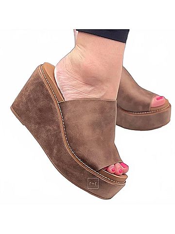 Corkys Women's Mugshot Wedges in Tan Oil (view 2)