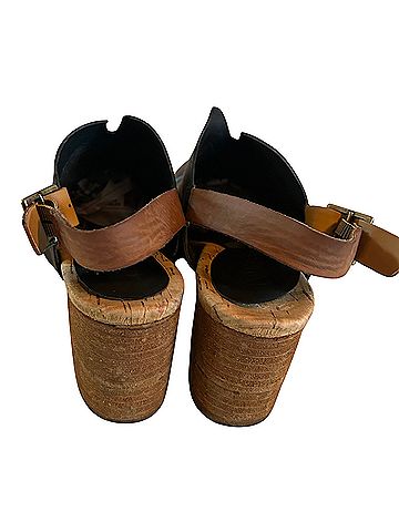 Carlos Heels (view 2)