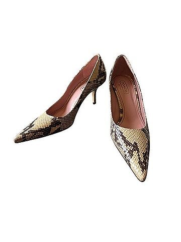 Coach Alison Heels (view 1)