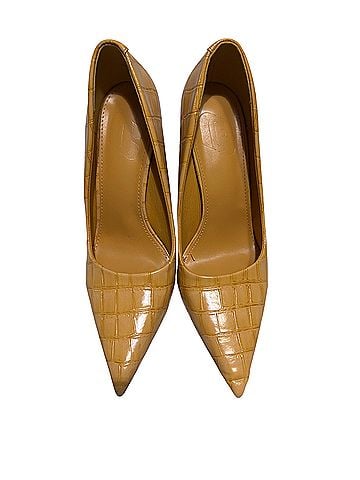 Others Follow Heels (view 1)