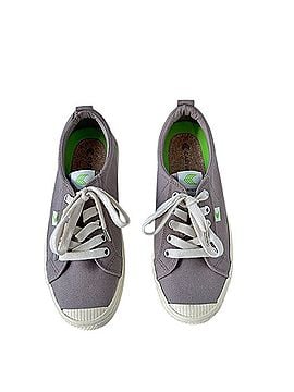 Cariuma Oca Low Sneakers (view 1)
