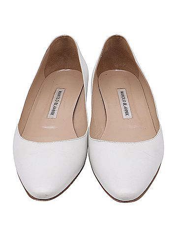Manolo Blahnik Manolo Blahnik Pointed-Toe Low-heeled Pumps in White Leather (view 2)