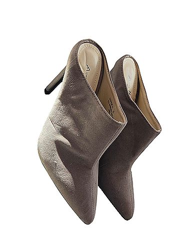 Anne Michelle Heels (view 2)