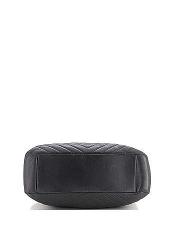 Saint Laurent Classic Monogram Tote Matelasse Chevron Leather Large (view 2)