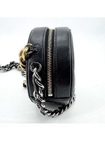 Chanel 19 Round Clutch With Chain Quilted Leather Black Leather Clutche &amp; Pouche Bag (view 2)