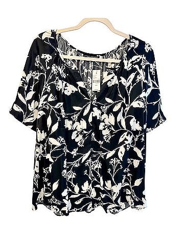 Lane Bryant Short Sleeve T-Shirt (view 1)