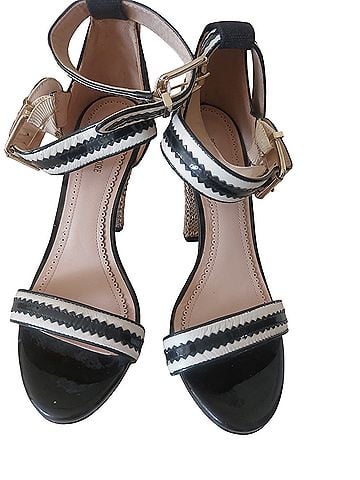 Pour La Victoire Heels (view 1)